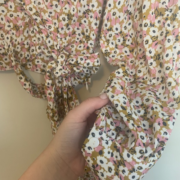 Cropped faux wrap top - Picture 3 of 5